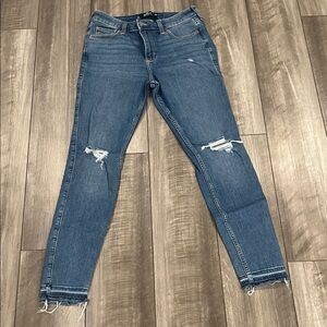 Hollister Women's Blue Distressed Skinny Jeans